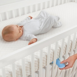 Как выбрать матрас для новорожденного в кроватку?