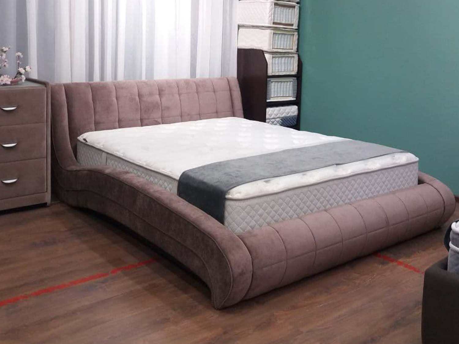 Купить мягкую дизайнерскую кровать по распродаже в Москве